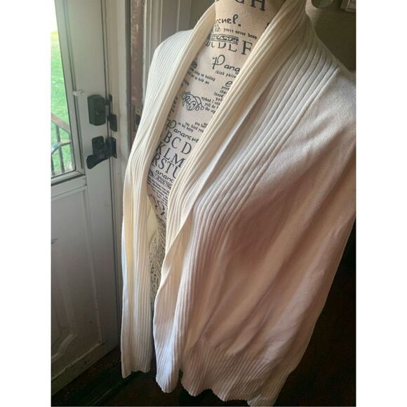 Crown & Ivy Cream Cardigan - Picture 3 of 9